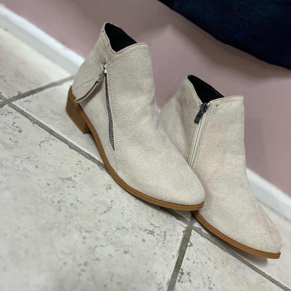 Cream colored ankle boots with zippers
